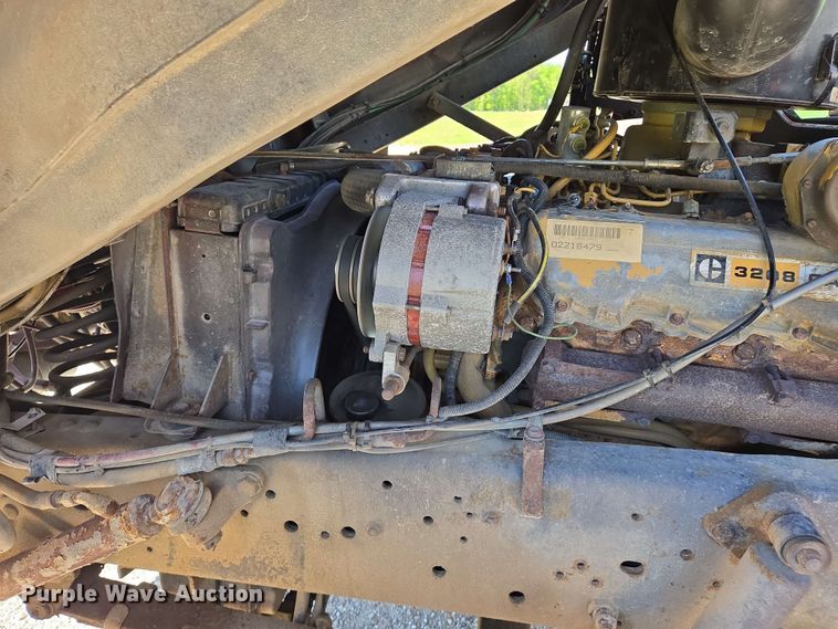 image for item DW7005 1986 Ford C8000 pumper fire truck