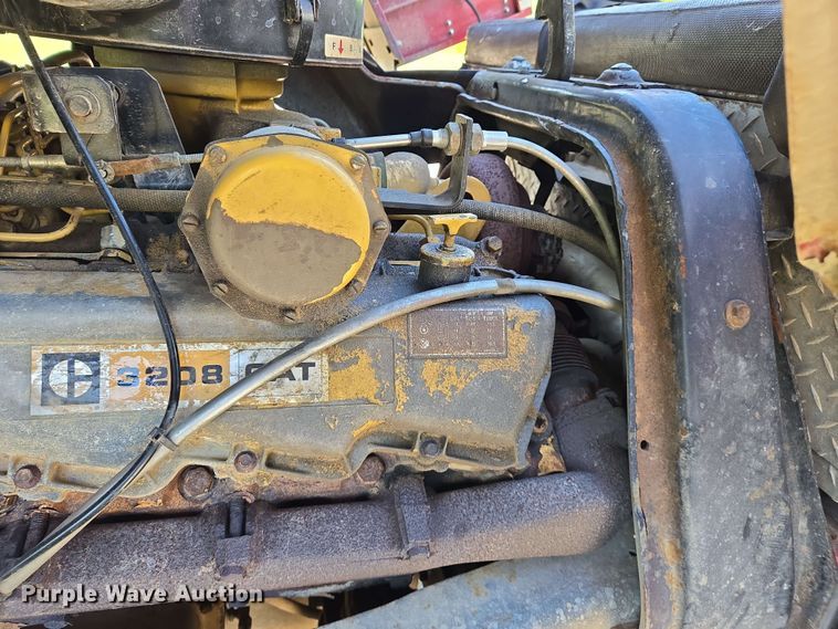 image for item DW7005 1986 Ford C8000 pumper fire truck