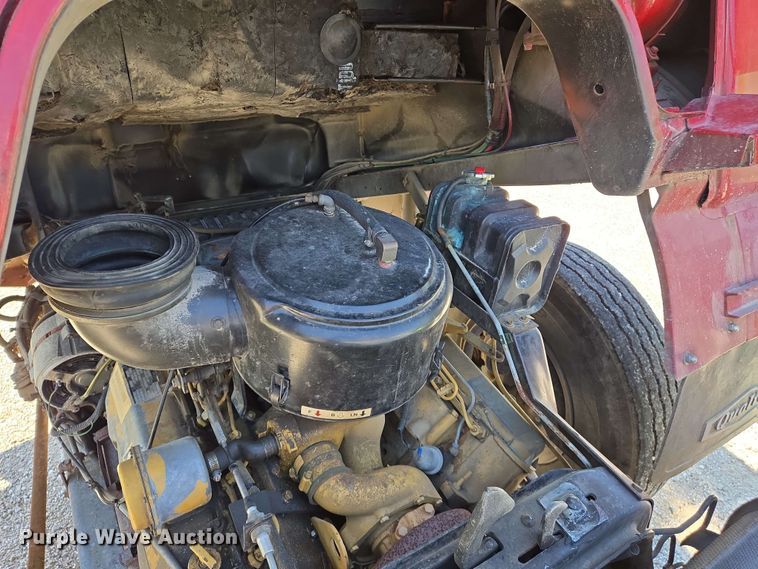 image for item DW7005 1986 Ford C8000 pumper fire truck