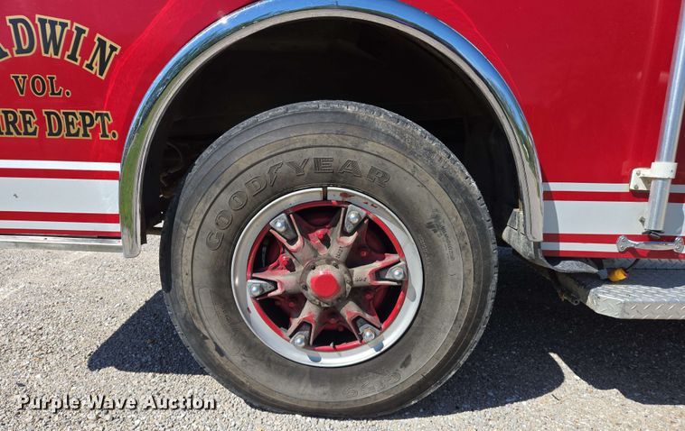 image for item DW7005 1986 Ford C8000 pumper fire truck