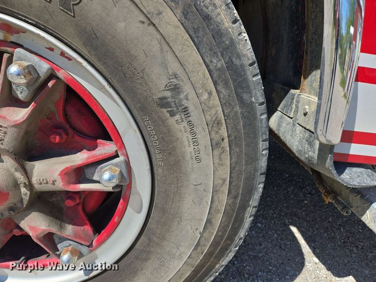 image for item DW7005 1986 Ford C8000 pumper fire truck