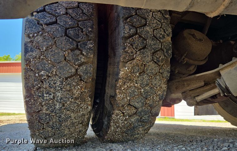 image for item DW7005 1986 Ford C8000 pumper fire truck