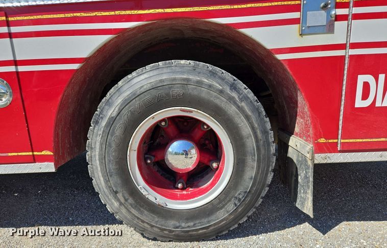 image for item DW7005 1986 Ford C8000 pumper fire truck