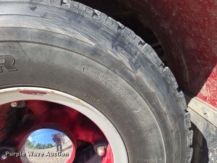 image for item DW7005 1986 Ford C8000 pumper fire truck