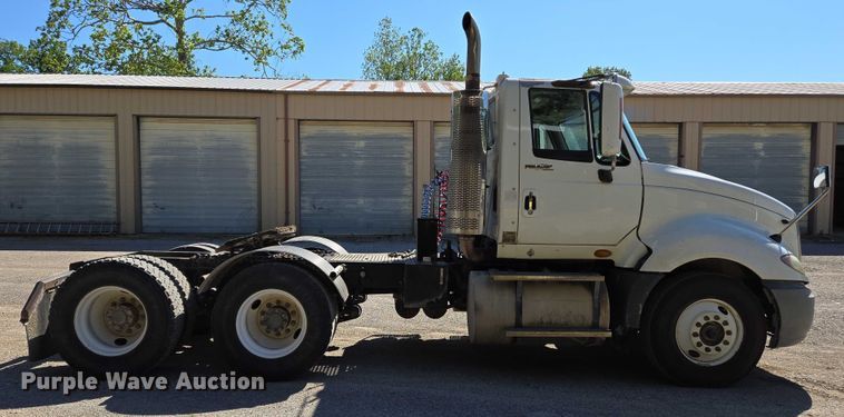 image for item DW7030 2010 International ProStar Premium semi truck