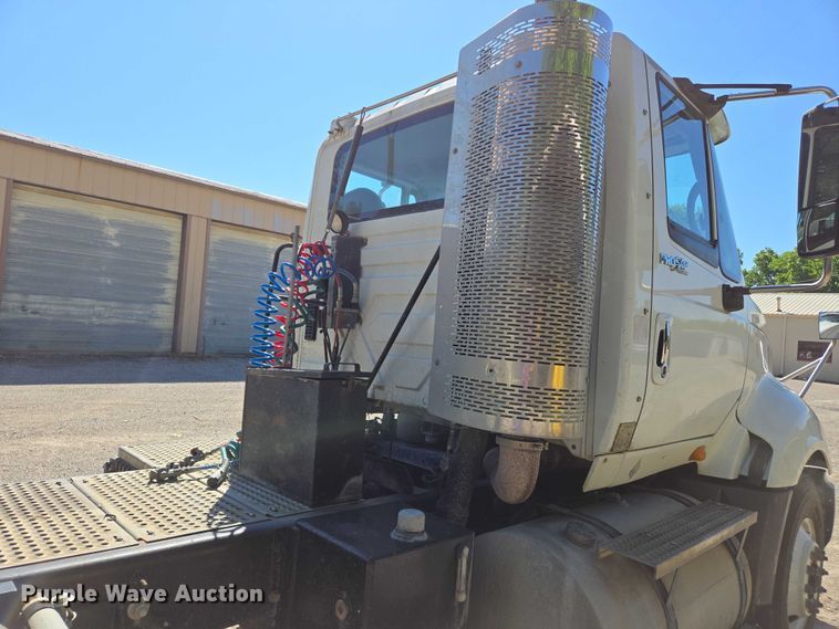 image for item DW7030 2010 International ProStar Premium semi truck