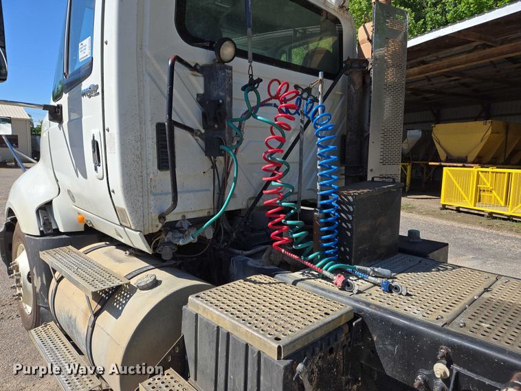 image for item DW7030 2010 International ProStar Premium semi truck