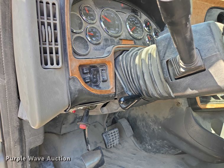 image for item DW7030 2010 International ProStar Premium semi truck