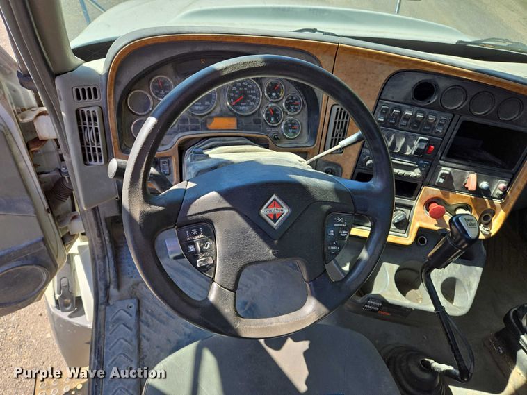 image for item DW7030 2010 International ProStar Premium semi truck