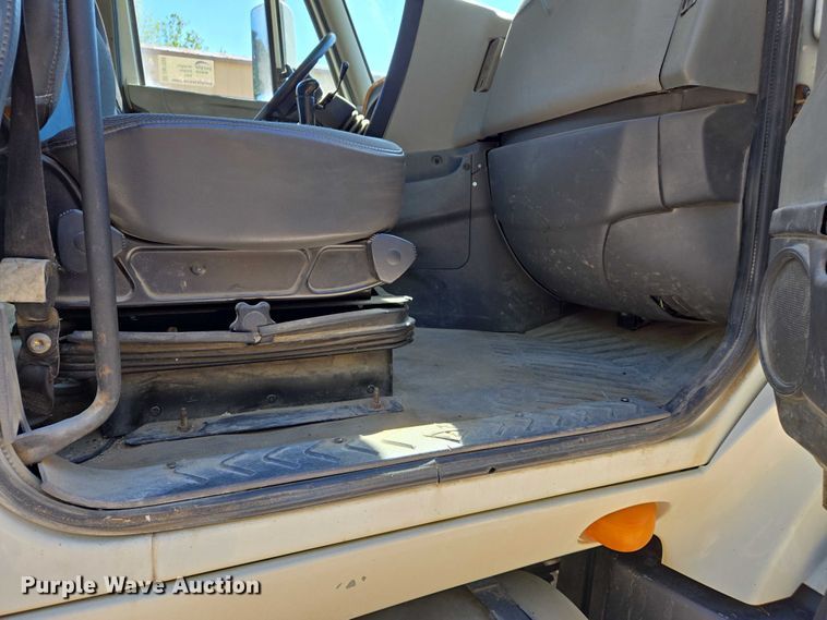 image for item DW7030 2010 International ProStar Premium semi truck