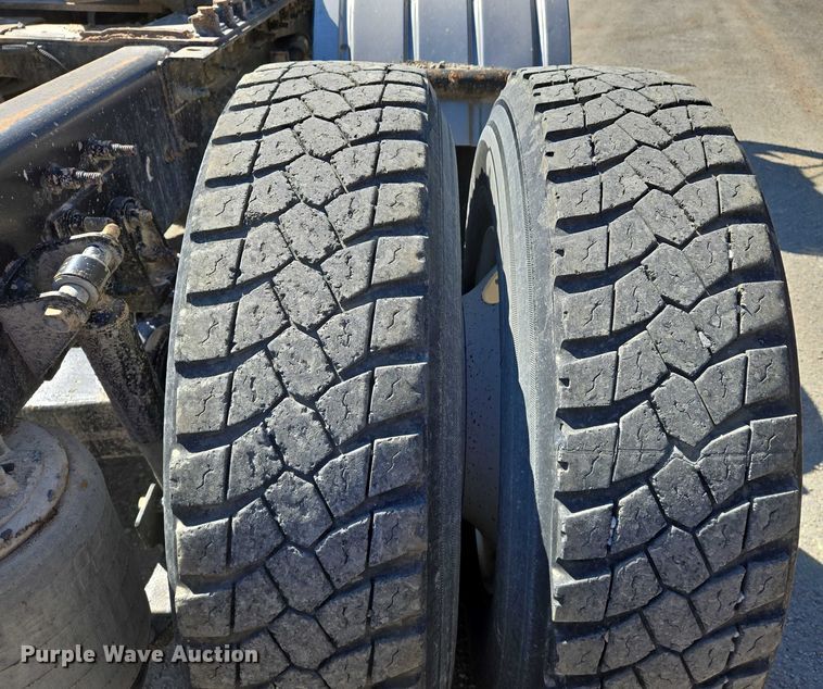 image for item DW7030 2010 International ProStar Premium semi truck