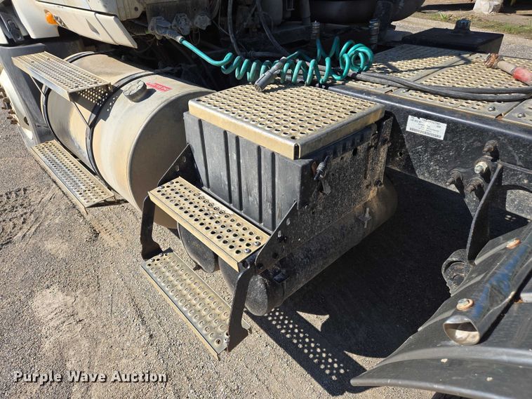 image for item DW7031 2010 International ProStar Premium semi truck