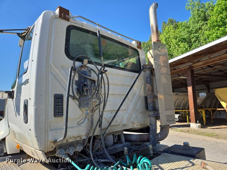 image for item DW7031 2010 International ProStar Premium semi truck