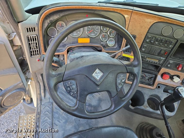 image for item DW7031 2010 International ProStar Premium semi truck