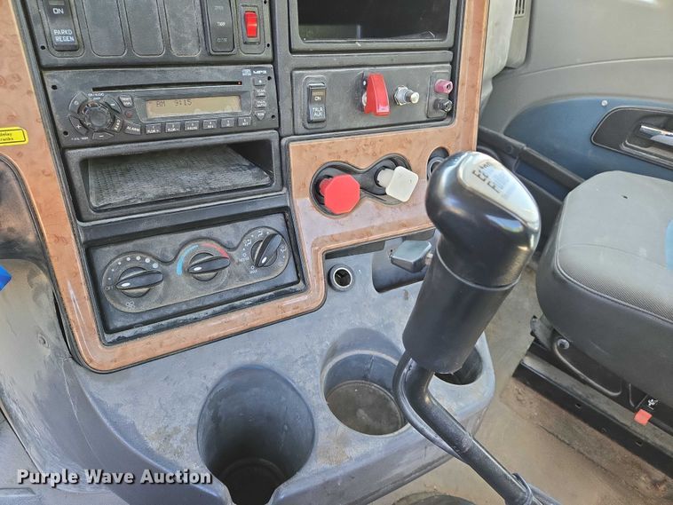 image for item DW7031 2010 International ProStar Premium semi truck