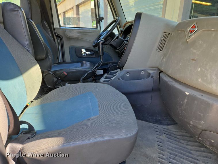 image for item DW7031 2010 International ProStar Premium semi truck