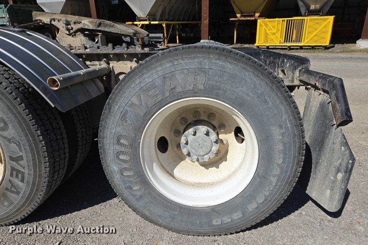 image for item DW7031 2010 International ProStar Premium semi truck