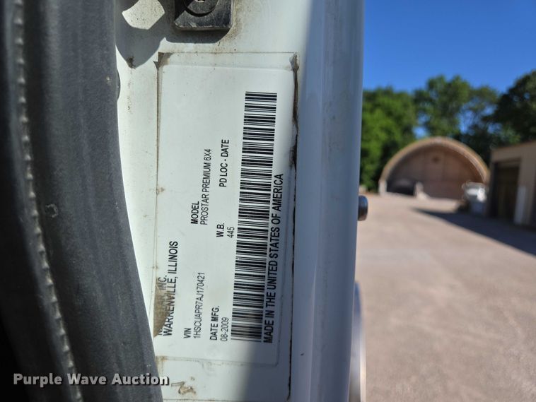 image for item DW7031 2010 International ProStar Premium semi truck