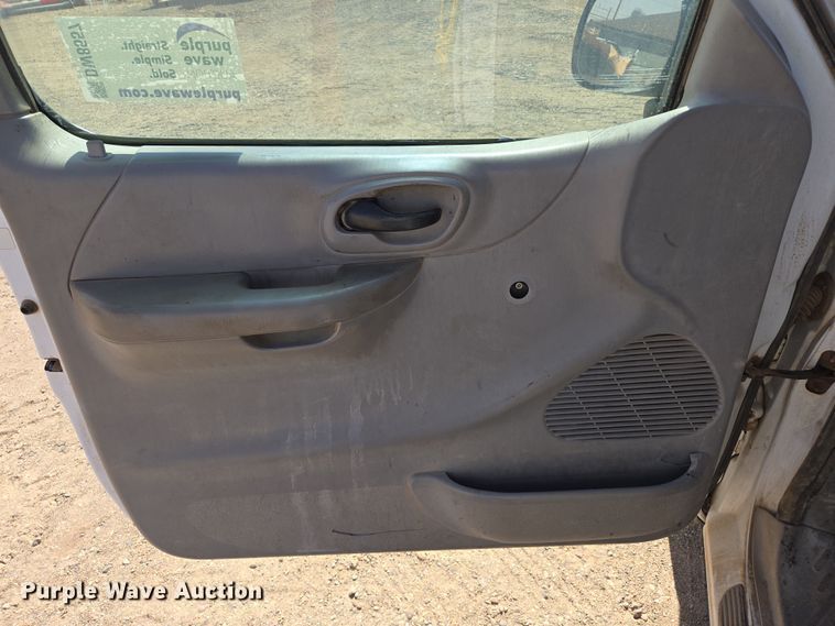 image for item DW8557 2001 Ford F150 SuperCab pickup truck