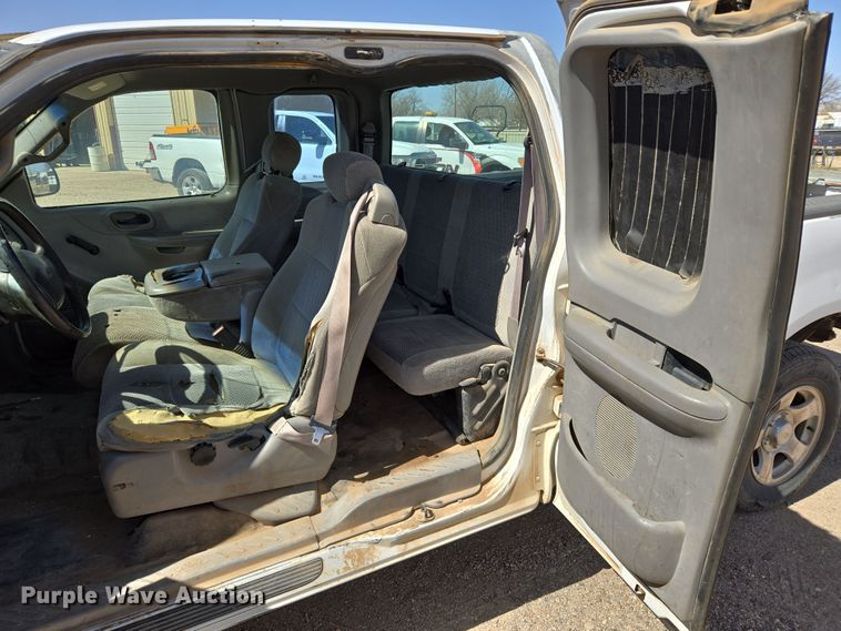 image for item DW8557 2001 Ford F150 SuperCab pickup truck