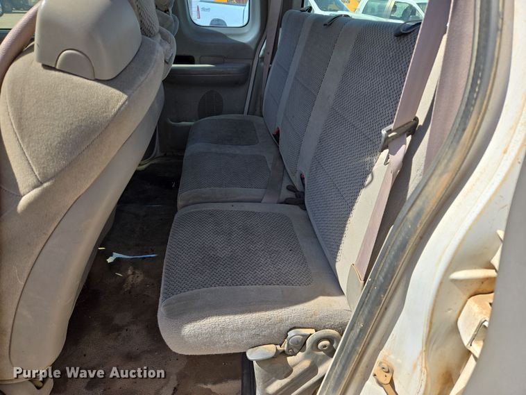 image for item DW8557 2001 Ford F150 SuperCab pickup truck