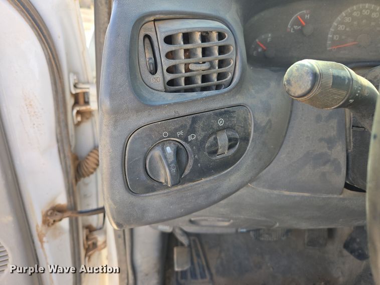 image for item DW8557 2001 Ford F150 SuperCab pickup truck