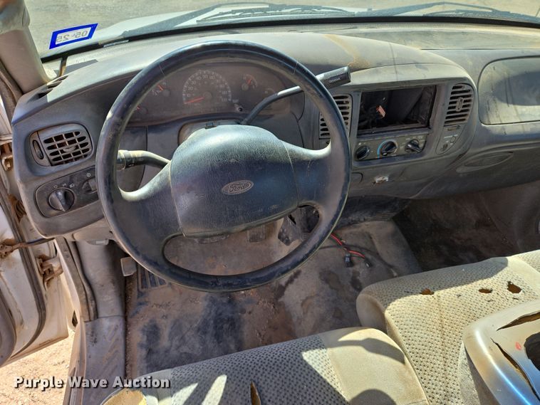 image for item DW8557 2001 Ford F150 SuperCab pickup truck