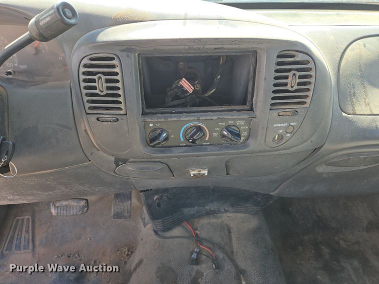 image for item DW8557 2001 Ford F150 SuperCab pickup truck