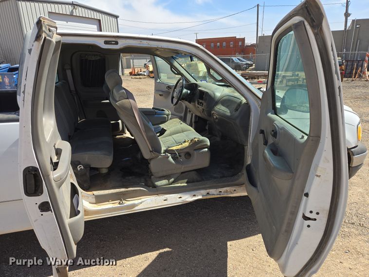 image for item DW8557 2001 Ford F150 SuperCab pickup truck