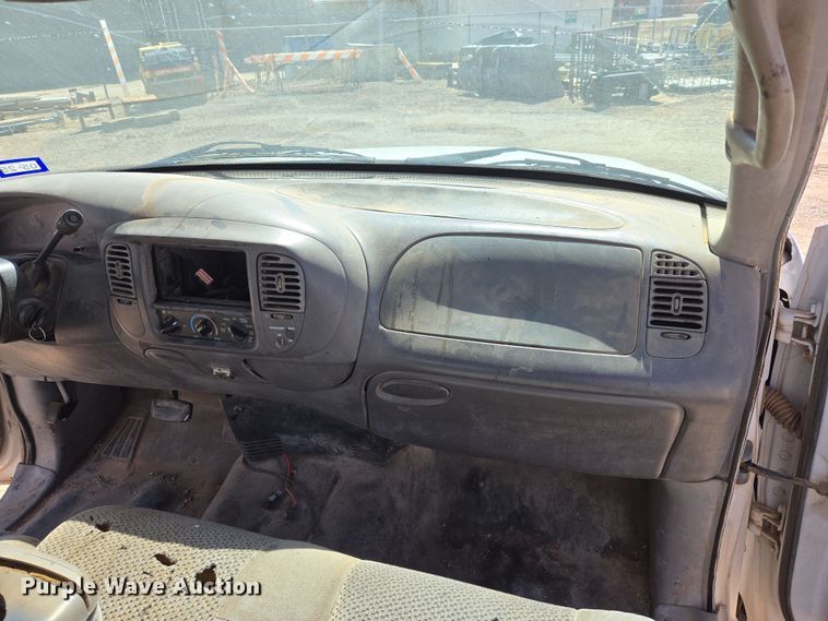 image for item DW8557 2001 Ford F150 SuperCab pickup truck