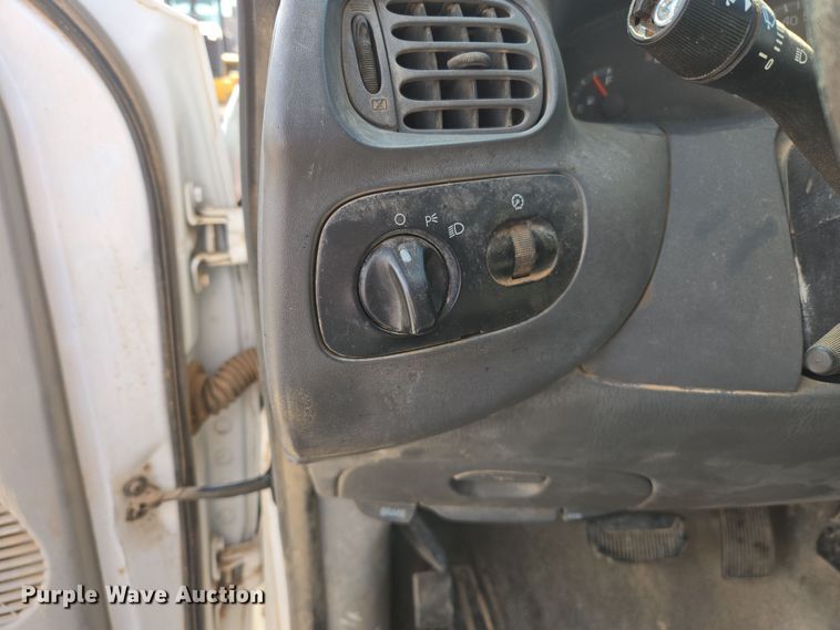 image for item DW8558 2001 Ford F150 SuperCab pickup truck