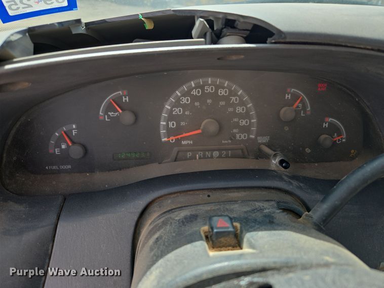 image for item DW8558 2001 Ford F150 SuperCab pickup truck