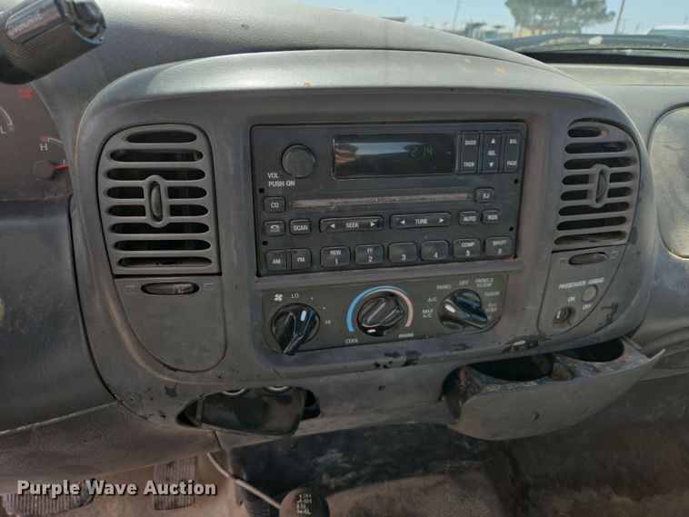 image for item DW8558 2001 Ford F150 SuperCab pickup truck