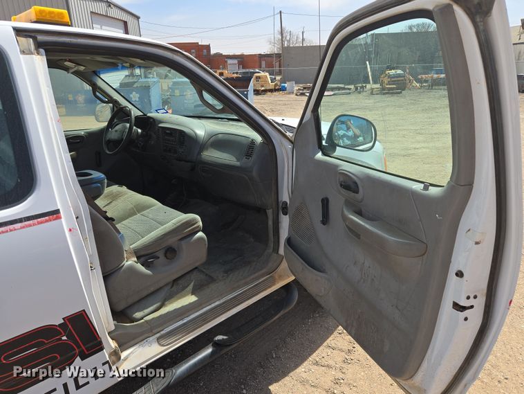 image for item DW8558 2001 Ford F150 SuperCab pickup truck