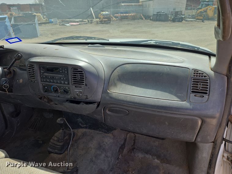 image for item DW8558 2001 Ford F150 SuperCab pickup truck