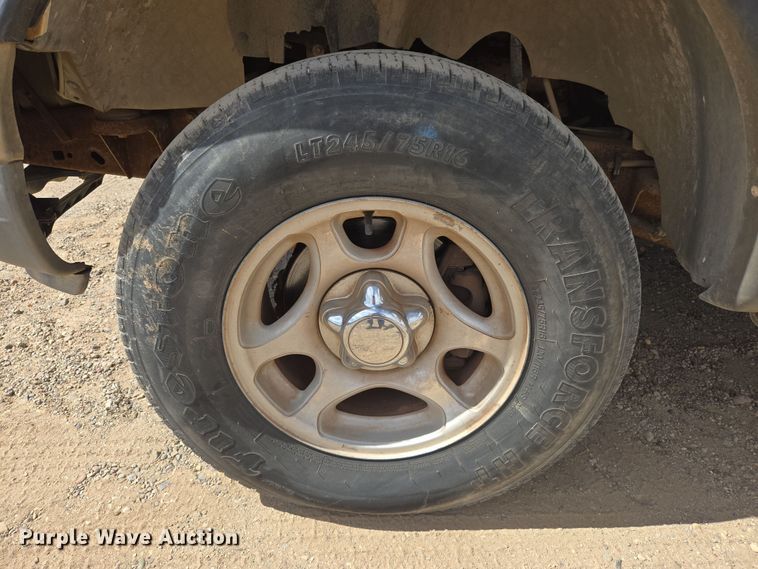 image for item DW8558 2001 Ford F150 SuperCab pickup truck