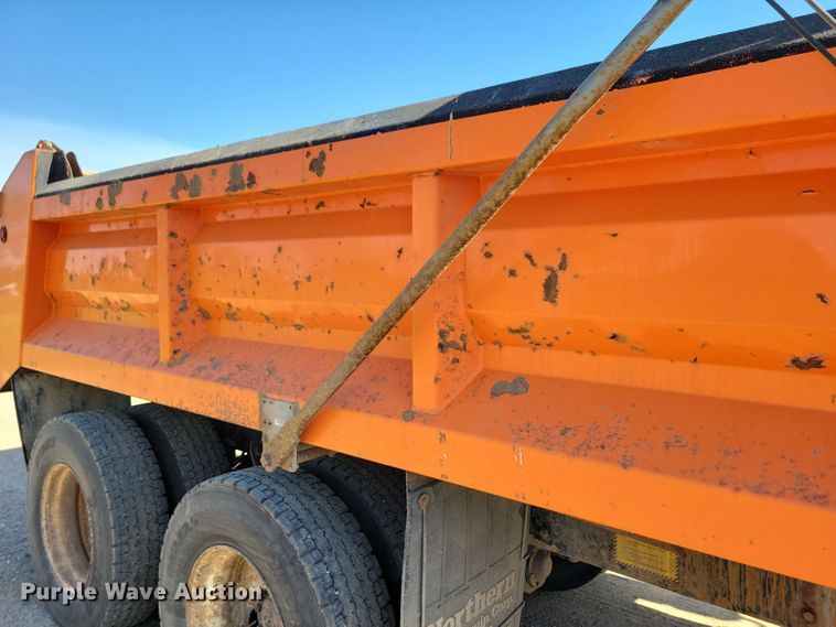 image for item DX6967 2010 International WorkStar 7600  dump truck