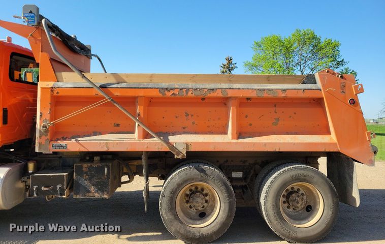 image for item DX6967 2010 International WorkStar 7600  dump truck