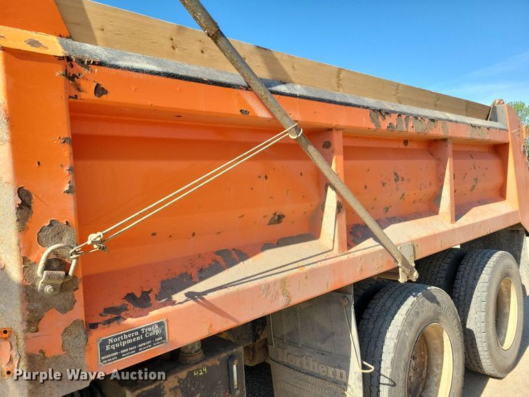 image for item DX6967 2010 International WorkStar 7600  dump truck