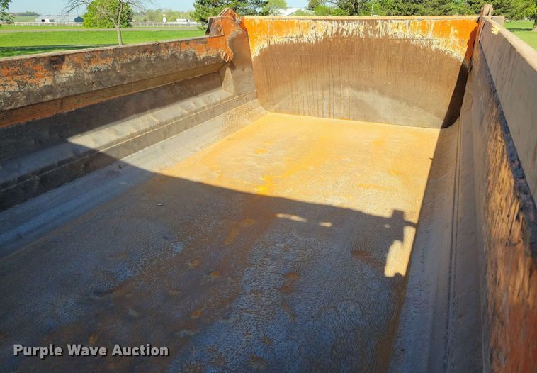 image for item DX6967 2010 International WorkStar 7600  dump truck