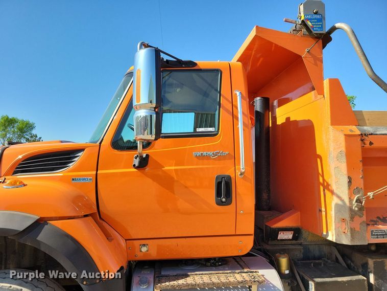 image for item DX6967 2010 International WorkStar 7600  dump truck