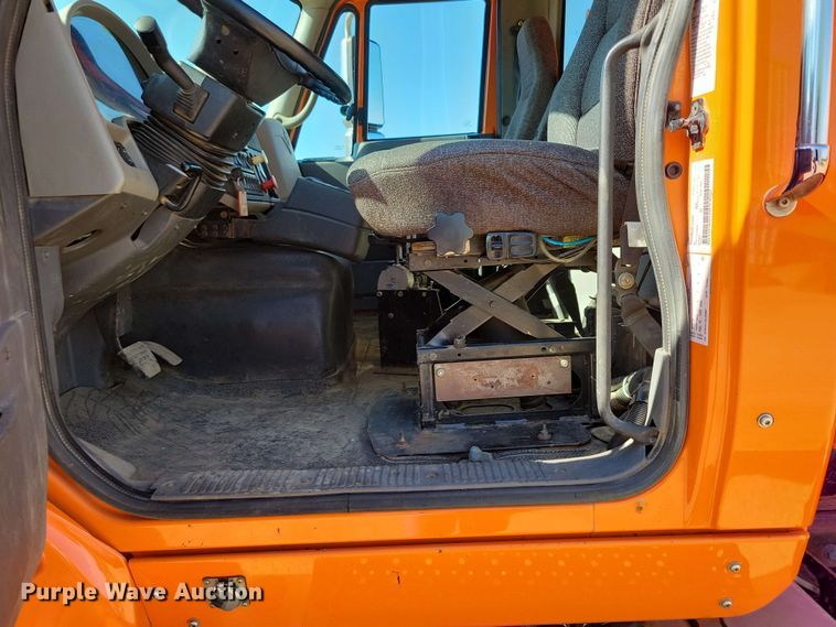 image for item DX6967 2010 International WorkStar 7600  dump truck