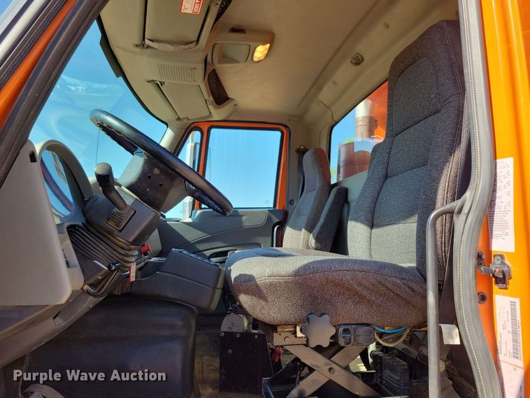 image for item DX6967 2010 International WorkStar 7600  dump truck