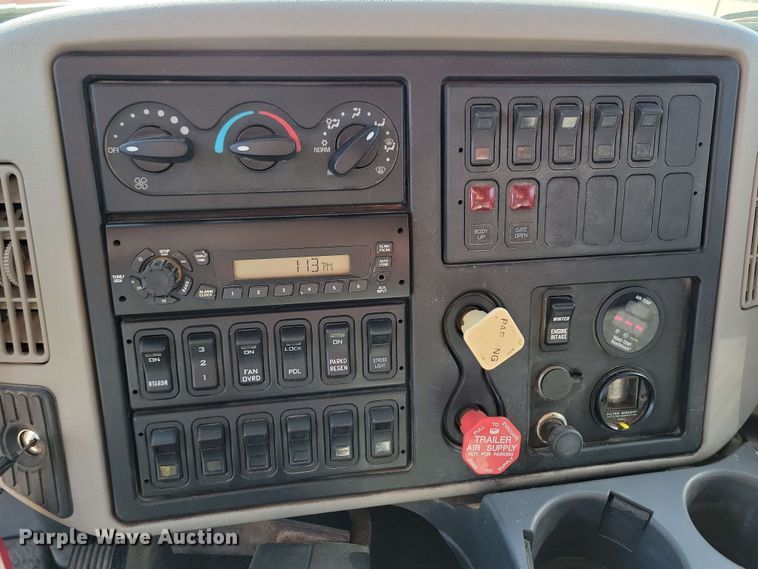 image for item DX6967 2010 International WorkStar 7600  dump truck