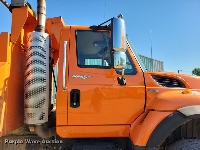 image for item DX6967 2010 International WorkStar 7600  dump truck