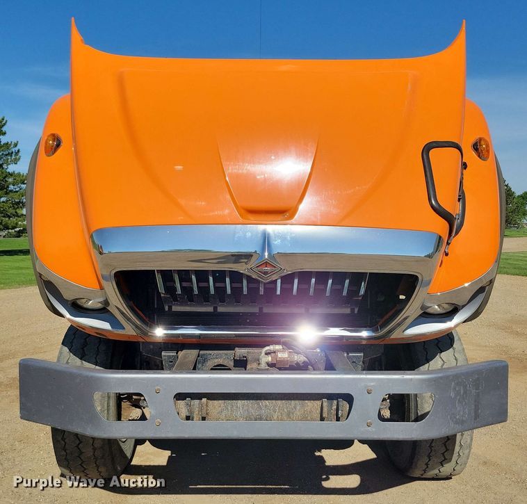 image for item DX6967 2010 International WorkStar 7600  dump truck