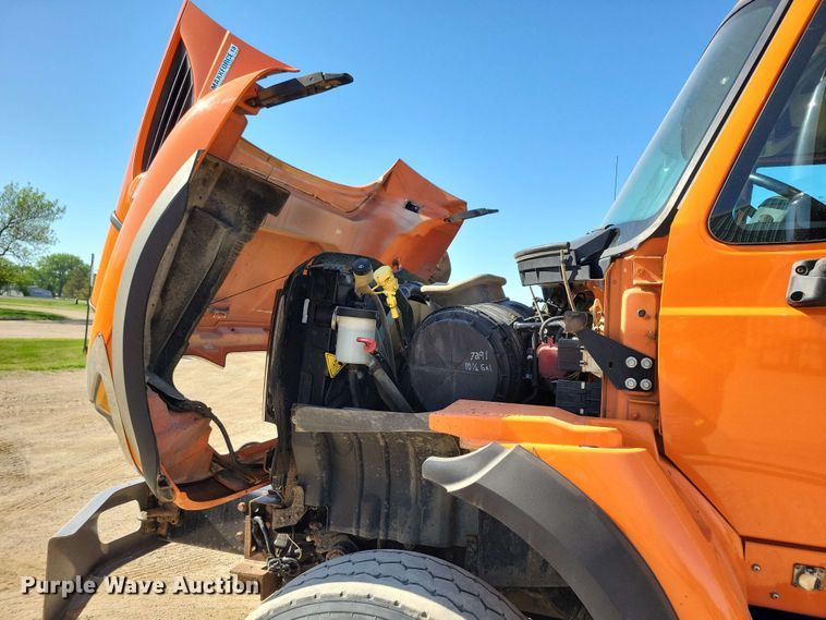 image for item DX6967 2010 International WorkStar 7600  dump truck