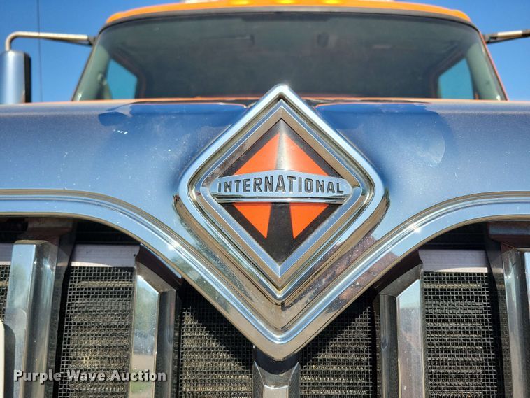 image for item DX6967 2010 International WorkStar 7600  dump truck