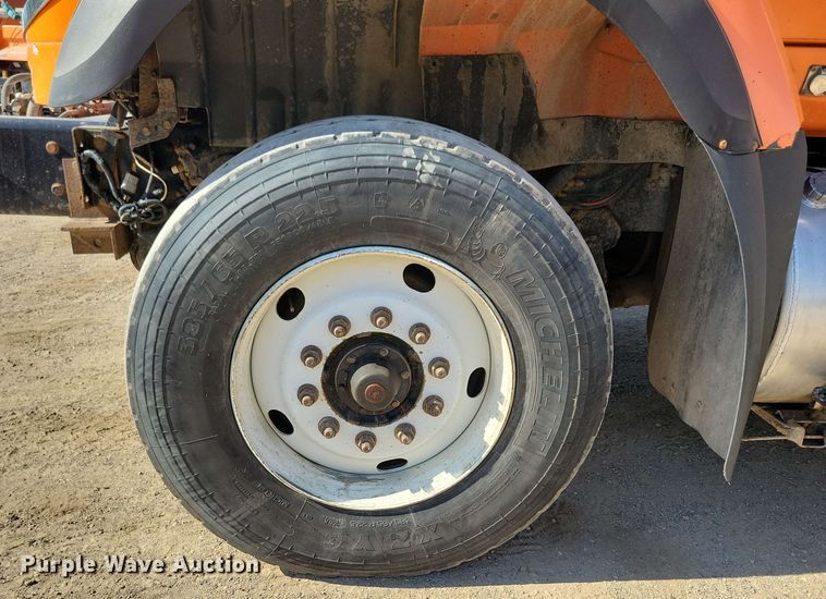 image for item DX6967 2010 International WorkStar 7600  dump truck