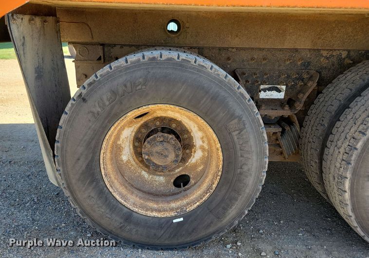 image for item DX6967 2010 International WorkStar 7600  dump truck